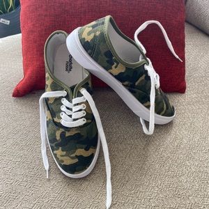 NEW NWT Camo Charlotte Russe Sneakers